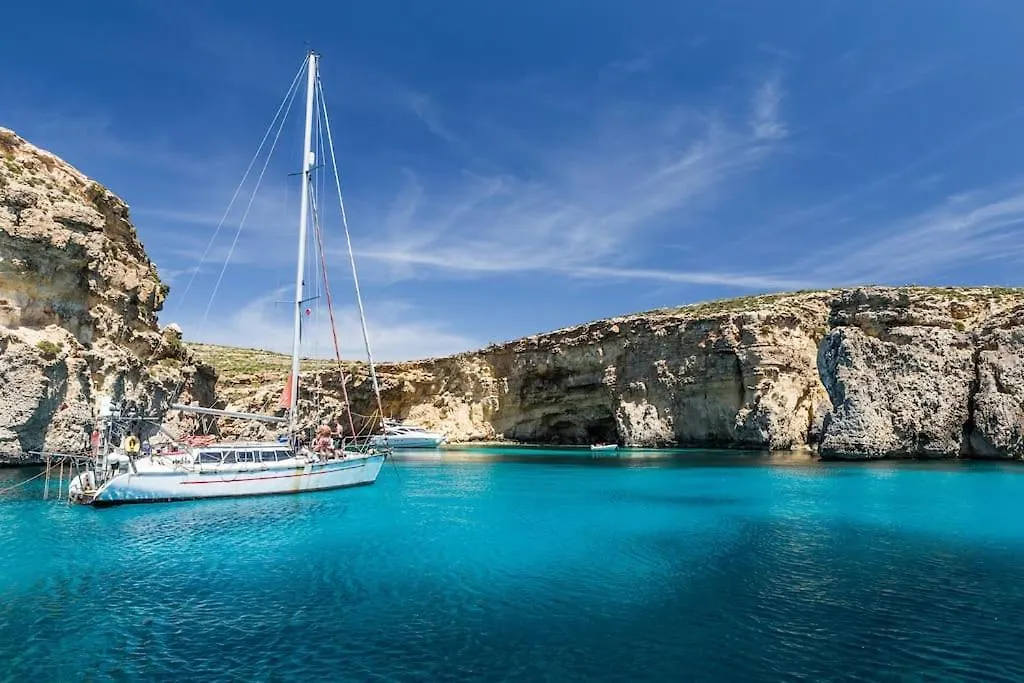 Spinola Bay Large 1 Bedroom Apartment For 4 Saint Julian's