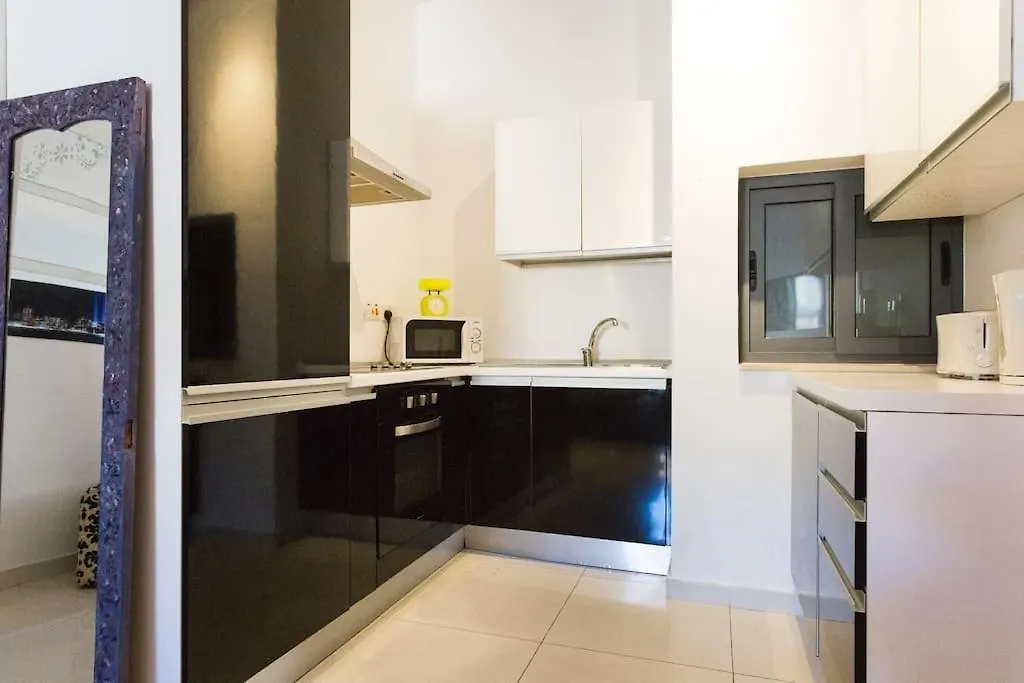 Spinola Bay Large 1 Bedroom Apartment For 4 Сент Джулианс Мальта