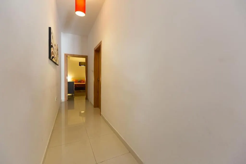 Spinola Bay Large 1 Bedroom Apartment For 4 Сент Джулианс