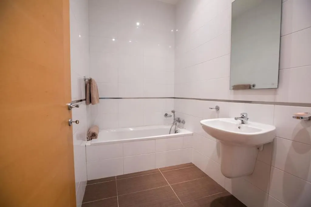 Spinola Bay Large 1 Bedroom Apartment For 4 Сент Джулианс